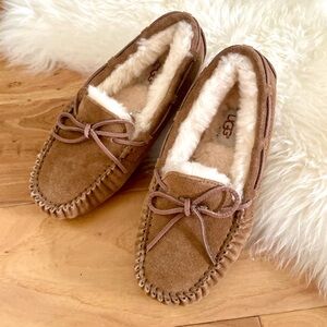 Ugg kids Dakota Moccasin slipper - chestnut - size 2 - brand new